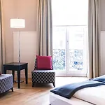 Victoria 4*