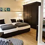Victoria 4*