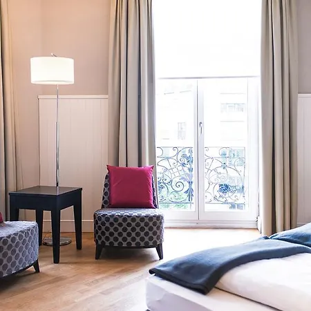 Victoria 4*