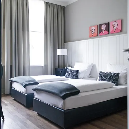Victoria 4*